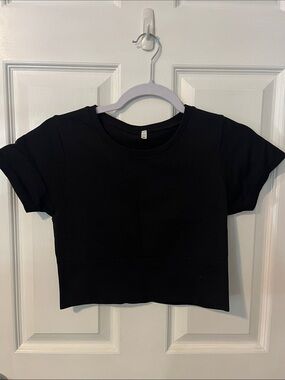 Black Short Sleeve Crop Tee